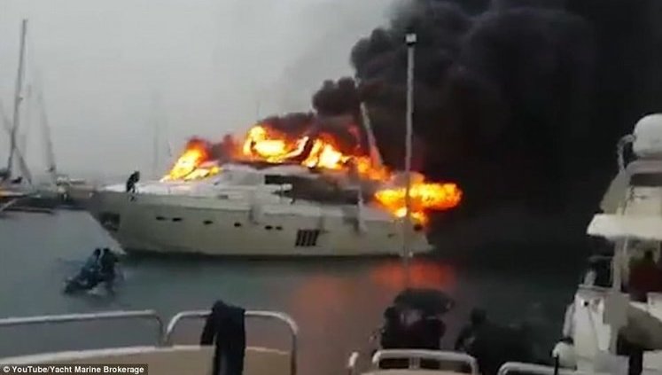 В Турции во время визита Турчинова российскому олигарху сожгли яхту ценой 5,7 млн долл. ВИДЕО