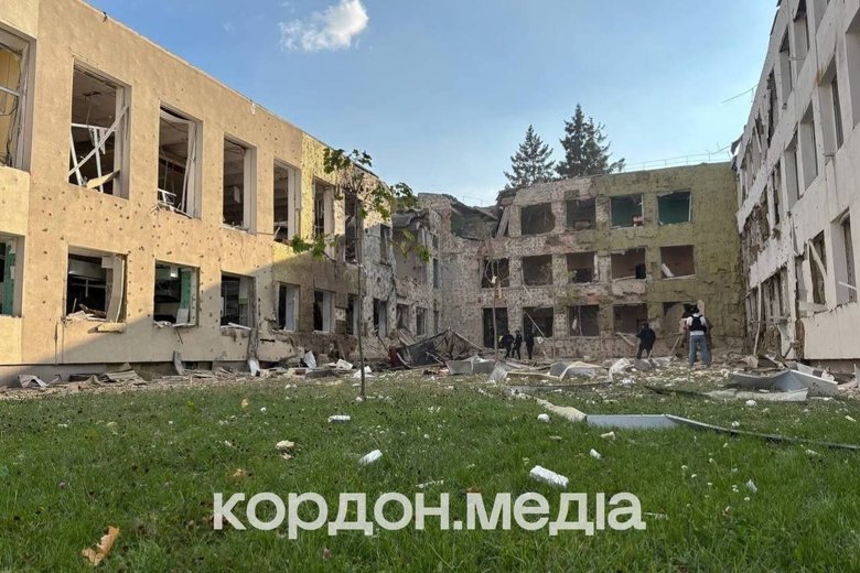 РФ вдарила КАБами по Сумах: відомо про влучання в школу