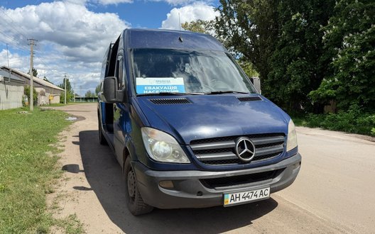 Росіяни вдарили дроном по евакуаційному авто гуманітарної місії на Донеччині