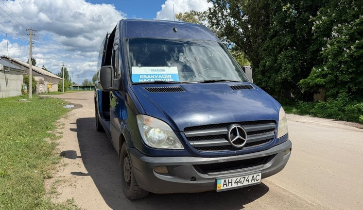 Россияне нанесли удар дроном по эвакуационному автомобилю гуманитарной миссии на Донетчине