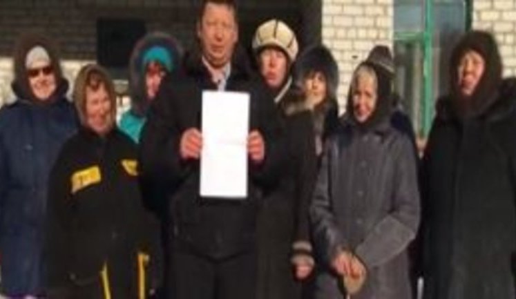 "Коммуникации разрушены. Работы нет. Один сжег себя от безысходности, семь повесилось. Спасите нас!", - жители уральского села просят помощи у Путина. ВИДЕО