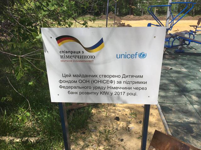 Обстріл Красногорівки: пошкоджено 29 будівель, включно з лікарнею і школою, - Аброськін 02