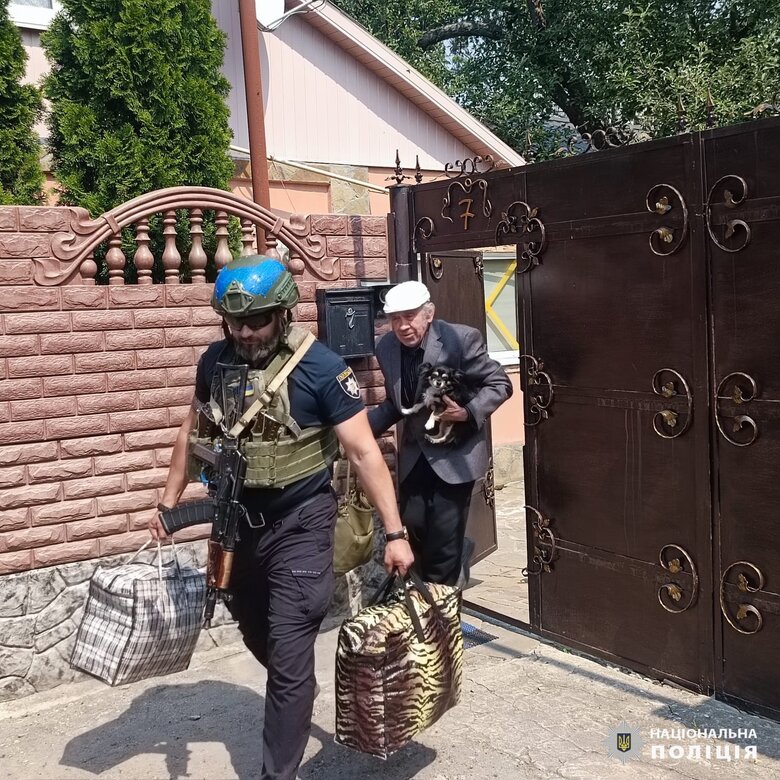12 цивільних евакуювали з Козачої Лопані, що на Харківщині