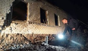 Війська РФ обстрілювали житлові квартали Станиці Луганської, в яких немає жодних військових об'єктів, - директор "Схід-SOS" Рєуцький. ФОТОрепортаж