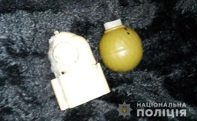 Киянин зберігав удома гранату, патрони і муляжі боєприпасів, - Нацполіція 02