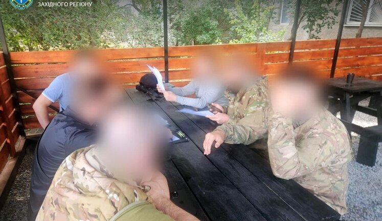 Повідомлено про підозру у хуліганстві двом військовослужбовцям, які напали на бійця "Азову", - прокуратура