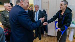 Помпео поделился снимком с украинскими военными в киевском госпитале. ФОТО