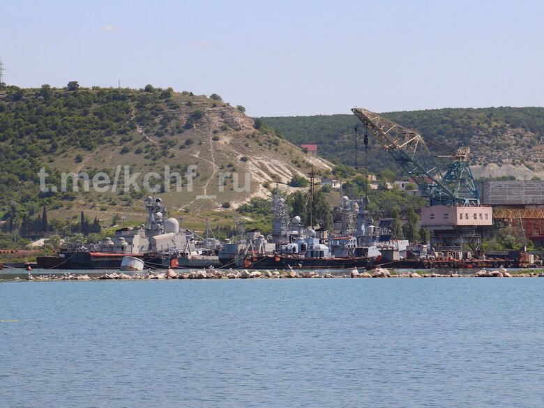 Росія незаконно утилізовує судна ВМС України, захоплені у 2014 01