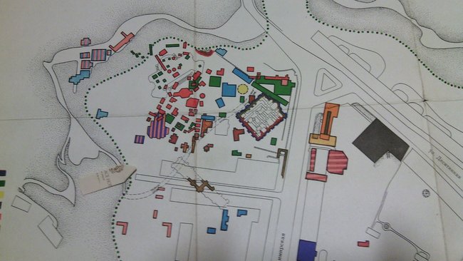 Під час будівельних робіт на Пейзажній алеї в Києві розкопали старовинні артефакти і давню споруду ХІІ-ХVI століть 05