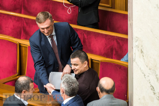 Присяга Аксенова под крики Ганьба!, беседа Власенко и Шуфрича, сообщение Шахову: Сергуня камасутру забрать? Или будешь изучать?, - работа ВР 19 мая 19