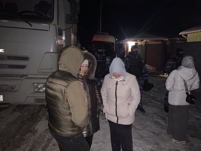 Five people detained in FSB raids on homes of Crimean Tatars 08