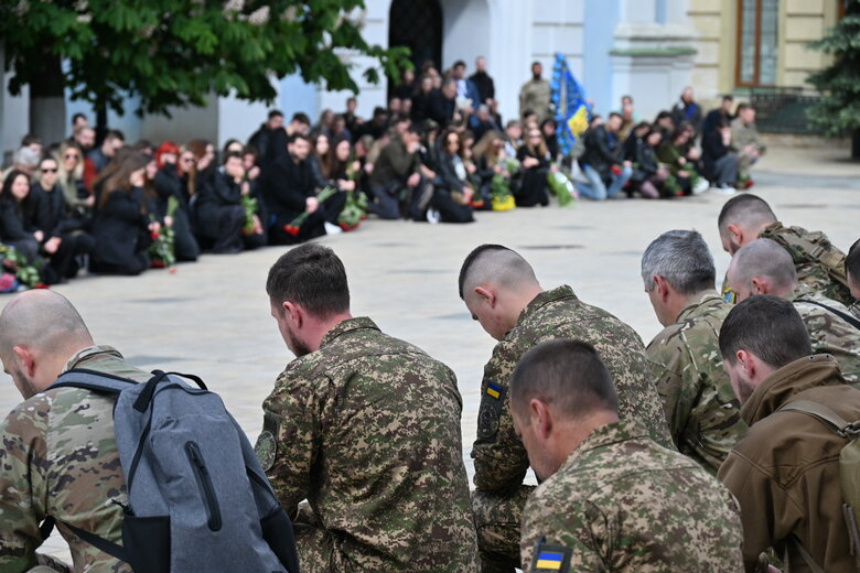 Прощання з полеглим воїном Денисом Зеленим