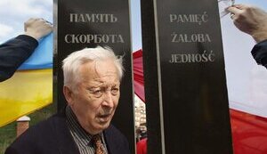 МЗС Польщі заявило, що Зеленський має вибачитися за Волинь. Посол України Зварич відповів