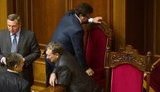 Раду заблокировали: стулом Литвина перекрыли вход в президиум. ФОТОрепортаж