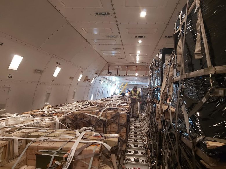 Літак із США доставив в Україну 81 тонну патронів, - Резніков 02