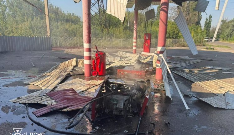 Окупанти вдарили безпілотником по АЗС у Краматорську. ФОТОрепортаж