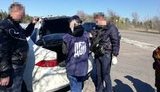 Двох поліцейських, які збирали щомісяця по 20 тис. грн "данини" з автоперевізників, затримали на Луганщині, - ДБР. ФОТОрепортаж