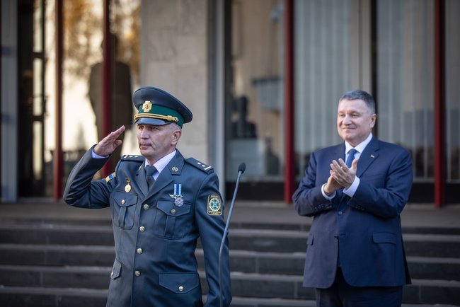 Аваков наградил работников системы МВД государственными наградами 09