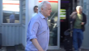 Основателя WikiLeaks Ассанжа выпустили из тюрьмы. ВИДЕО