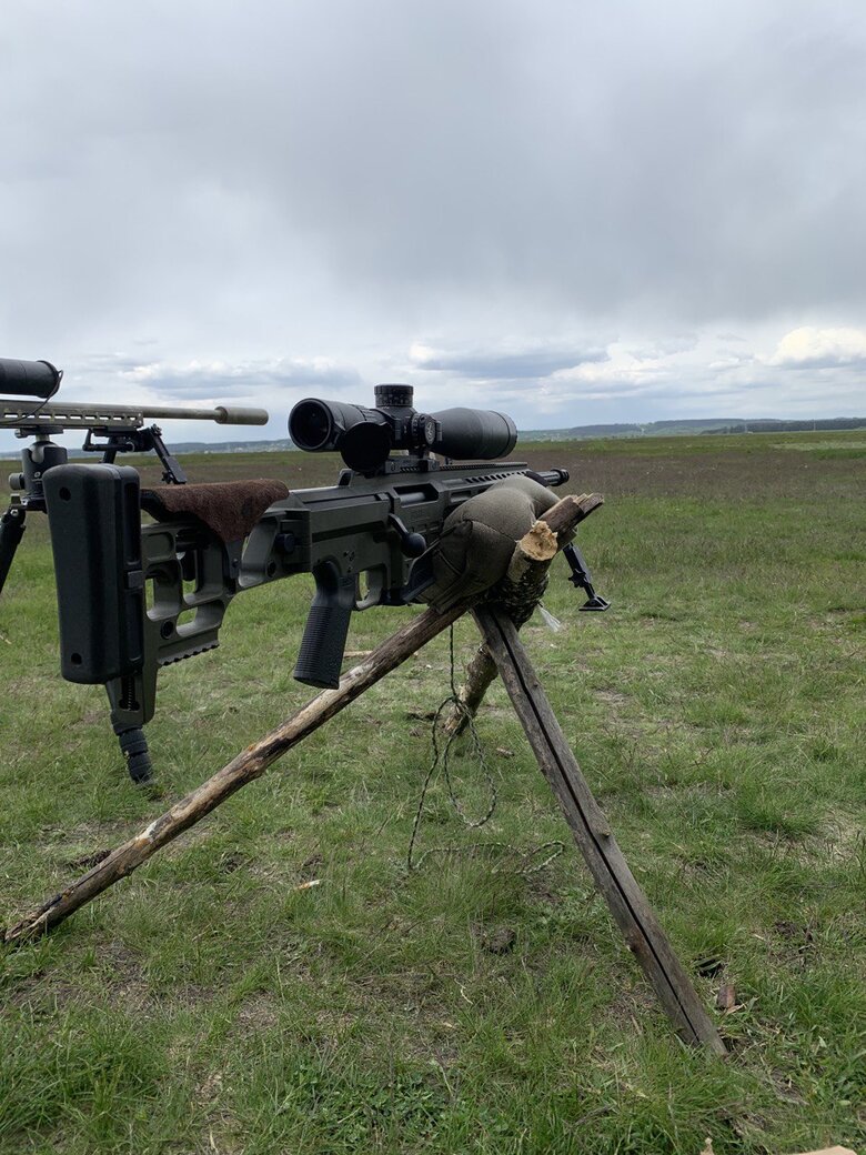 Командир снайперів Влад, позивний Санта: Проміж крапель ходжу поки. Бронік надирявили мені, таке було… 19