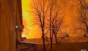 У Дебальцевому Донецької області після атаки детонує склад боєприпасів ЗС РФ. ВIДЕО