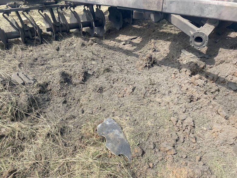 На околицях Чернігова трактор підірвався на міні, - ОК Північ 02 На околицях Чернігова трактор підірвався на міні, - ОК Північ 02