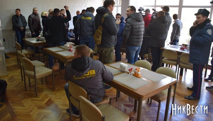 "Правый сектор" и "Азов" сорвали форум организации Медведчука в Николаеве. ФОТОрепортаж+ВИДЕО