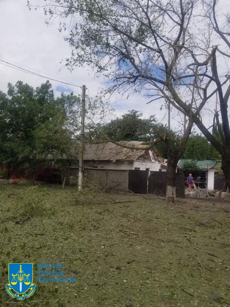 Рашисты обстреляли курортный поселок в Одесской области, погибших и раненых нет, повреждены дома, - прокуратура 10