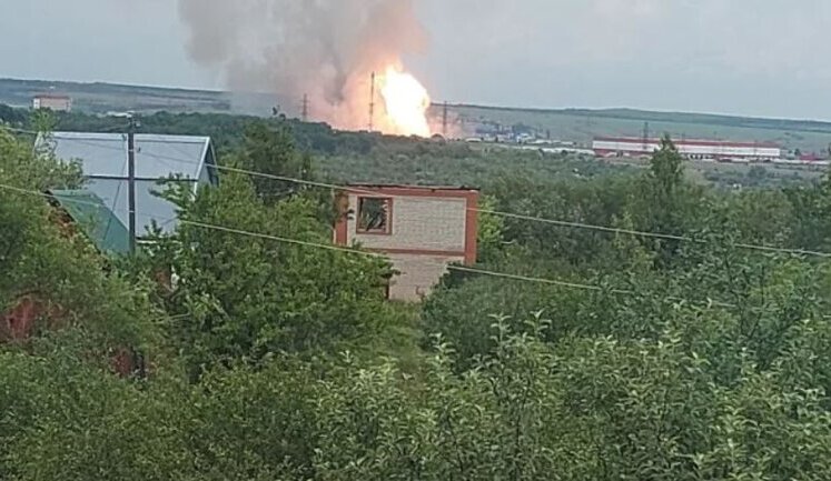 У Саратівській області стався вибух на газопроводі, вогонь видно за багато кілометрів. ФОТО