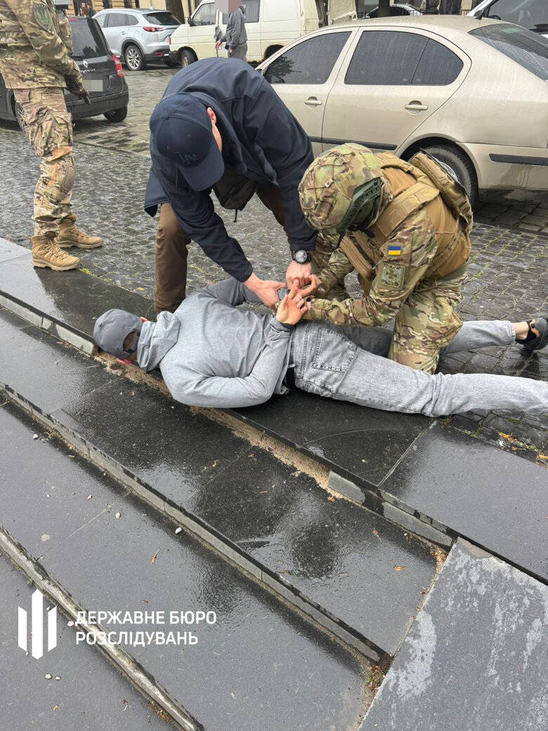 The State Bureau of Investigation detained a law enforcement officer from Bukovina who helped draft dodgers