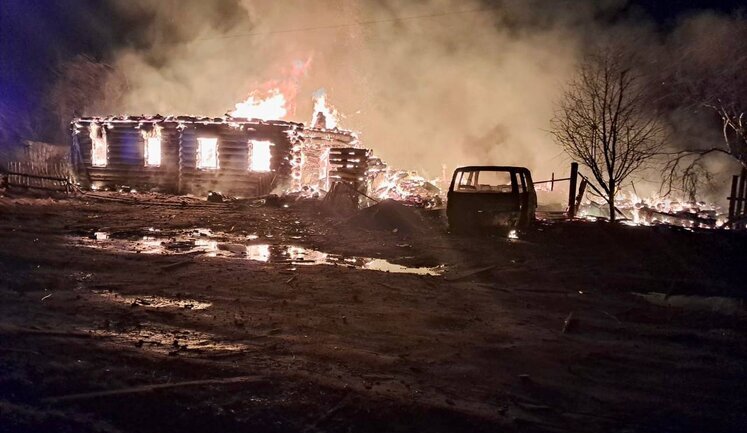 Ворог атакував дронами прикордоння Чернігівщини: поранено 4 цивільних, знищено будинок та автівку. ФОТО