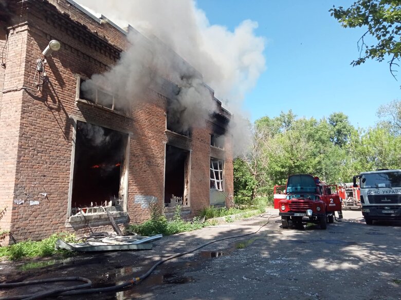 Россияне в очередной раз нанесли ракетные удары по Славянску: ночью по гаражному кооперативу, утром - по предприятию, - мэр Лях 03 Россияне в очередной раз нанесли ракетные удары по Славянску: ночью по гаражному кооперативу, утром - по предприятию, - мэр Лях 03