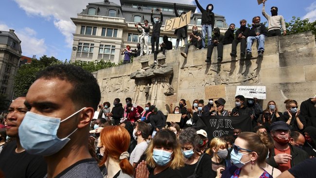 Расизм - це вірус: світом прокотилися масові протести 03