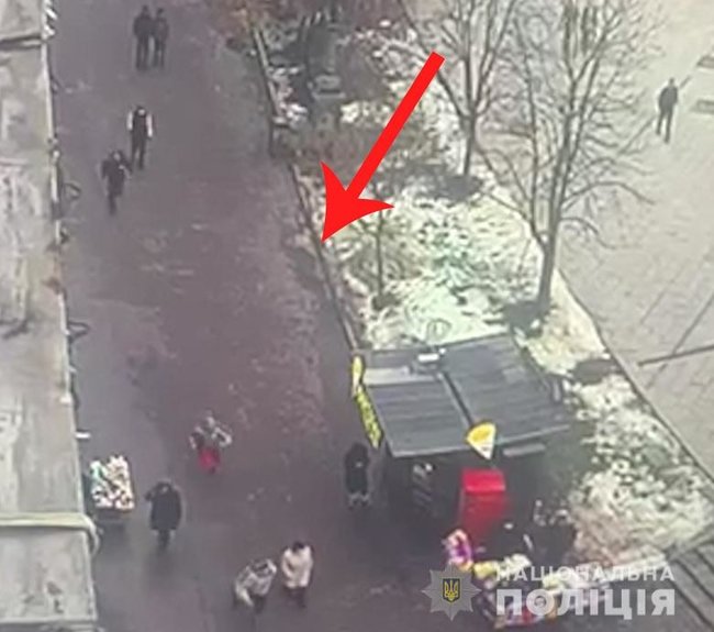 Розыгрыш не удался: видеоблогер ударил полицейского по лицу тарелкой со сливками и может сесть на 5 лет 02