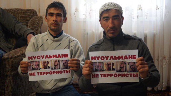 Мусульмани не терористи, - в окупованому Криму відбувається флешмоб на підтримку засуджених у справі Хізб ут-Тахрір кримських татар 18