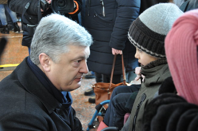 Порошенко: На вышке ДАПа будет развиваться украинский флаг, который киборги поднимали под пулями и снарядами 33