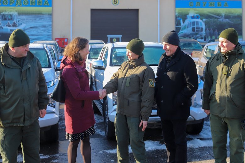 США передали українській Держприкордонслужбі 40 автомобілів, - посольство 01