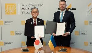 міністр фінансів України Сергій Марченко та посол Японії в Україні Масаші Накаґоме
