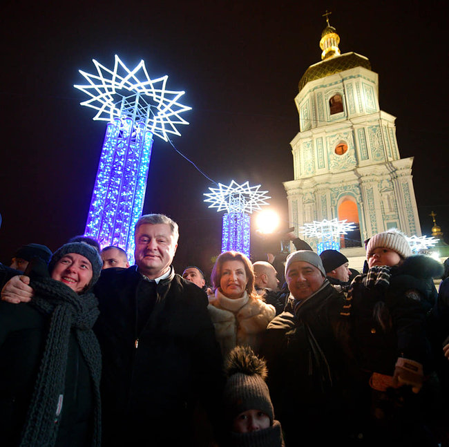 Порошенко побывал на Софийской площади за час до Нового года 01