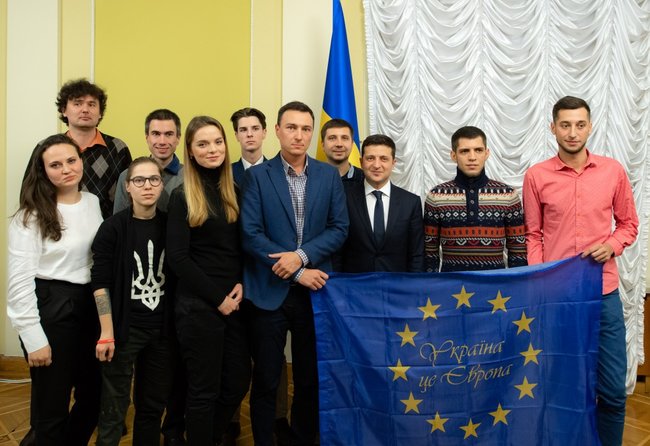 Ukrainian president meets with Euromaidan participants 08