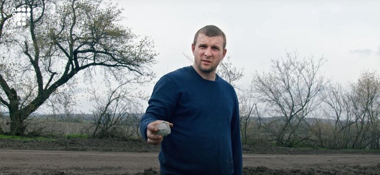 Russians dropped 500-kilogram aerial bomb on village of Fedorivka in Donetsk region. Bomb did not explode. 03