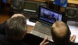 Депутаты-регионалы во время заседания смотрят пикантное кино. ФОТО. ВИДЕО.