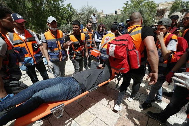 Ракетні обстріли і вуличні заворушення: кадри з Ізраїлю 38