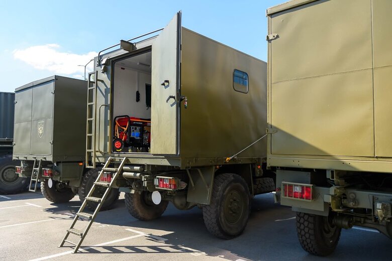 45-та артилерійській бригада отримала 4 вантажівки DAF та 4 лазне-пральних комплекси 03