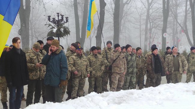 Група націоналістів прорвалася до памятника Шевченку перед приїздом Президента, обійшовши кордон поліції 07