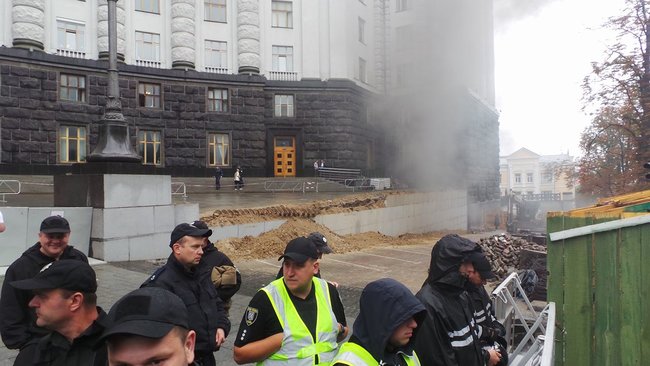 Owners of foreign-registered cars block Kyiv’s government quarter: We demand affordable customs clearance 07