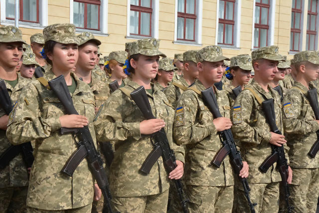Першокурсники Національної академії сухопутних військ присягнули на вірність українському народу 06