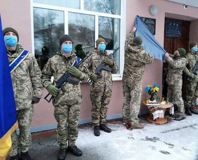 В Сумах открыли мемориальную доску погибшему в зоне ООС командиру 128-й ОГШБр Коростелеву 03 В Сумах открыли мемориальную доску погибшему в зоне ООС командиру 128-й ОГШБр Коростелеву 03