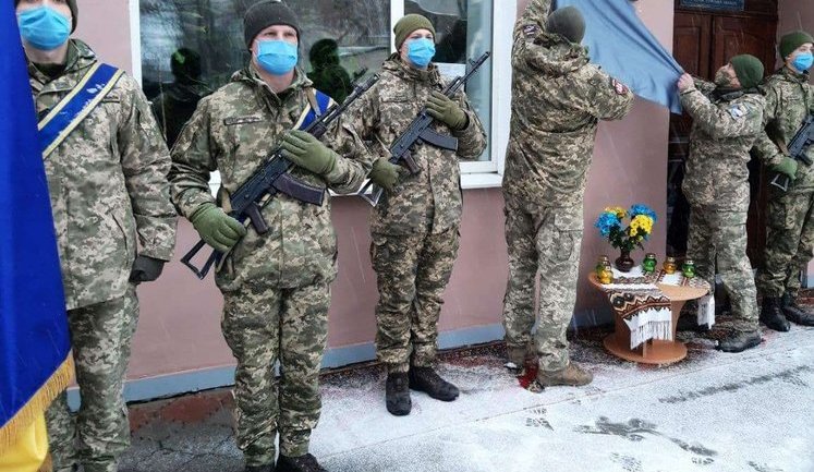 В Сумах открыли мемориальную доску погибшему в зоне ООС командиру 128-й ОГШБр Коростелеву. ВИДЕО+ФОТОрепортаж