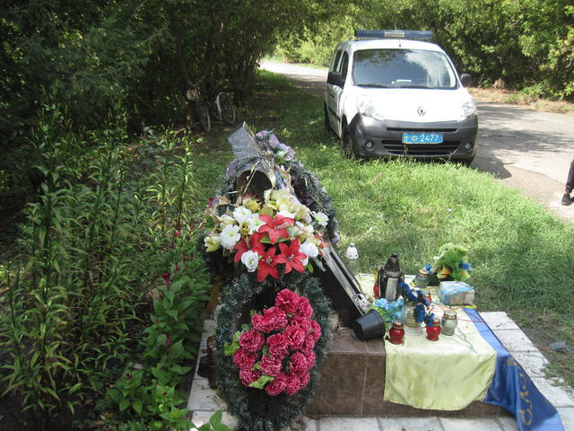 Вандали на Донеччині пошкодили памятник воїнам 24 бригади ЗСУ 01 Вандали на Донеччині пошкодили памятник воїнам 24 бригади ЗСУ 01